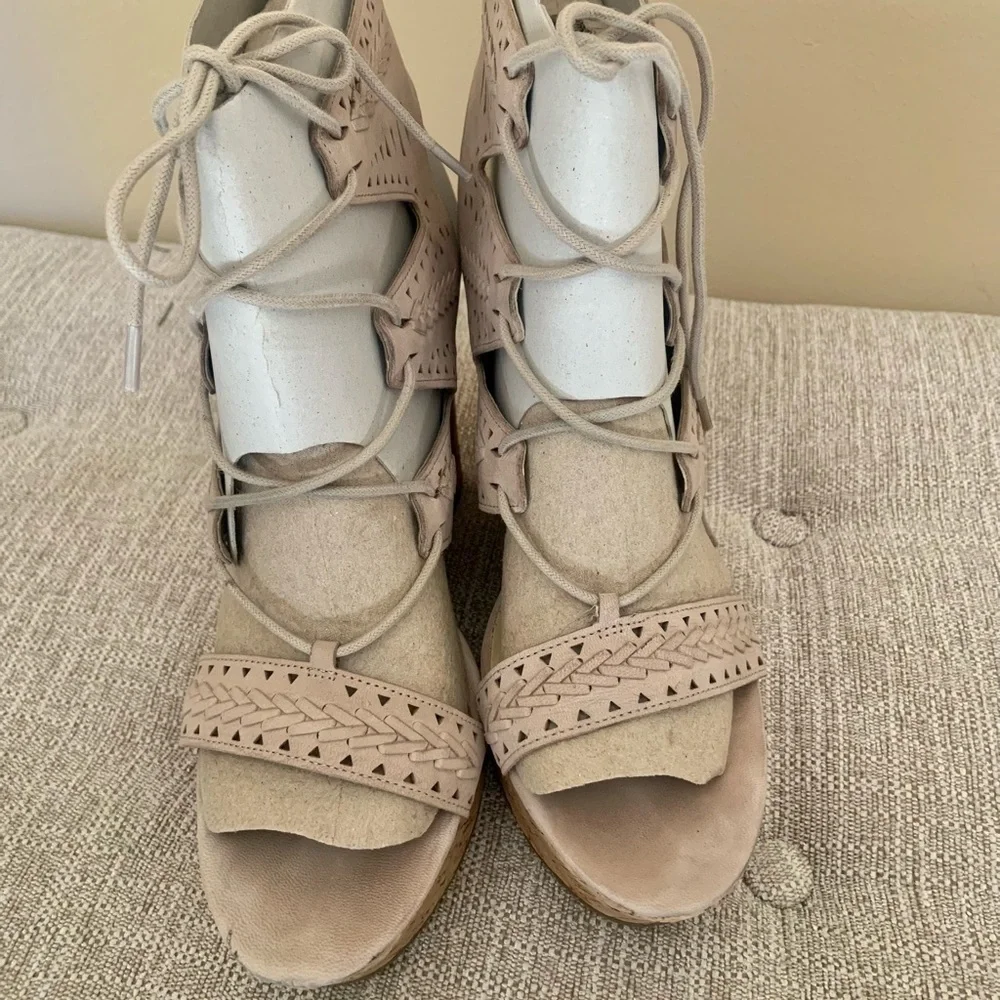 Marc Fisher Hosana Wedge Gladiator Sandals Taupe Leather Lace-Up Platform 10M
